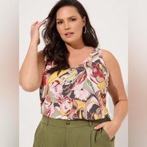 Torrid Challis Stitch Detail 100% rayon floral print Tank, size 1X.